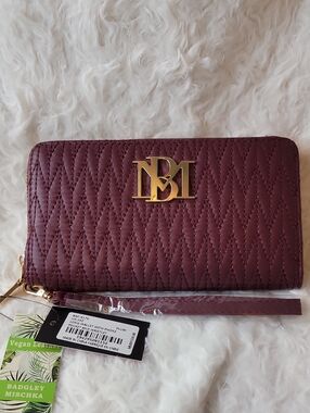 NWT Quilted Badgley Mischka Wine Wristlet w/ Separate Phone Compartment